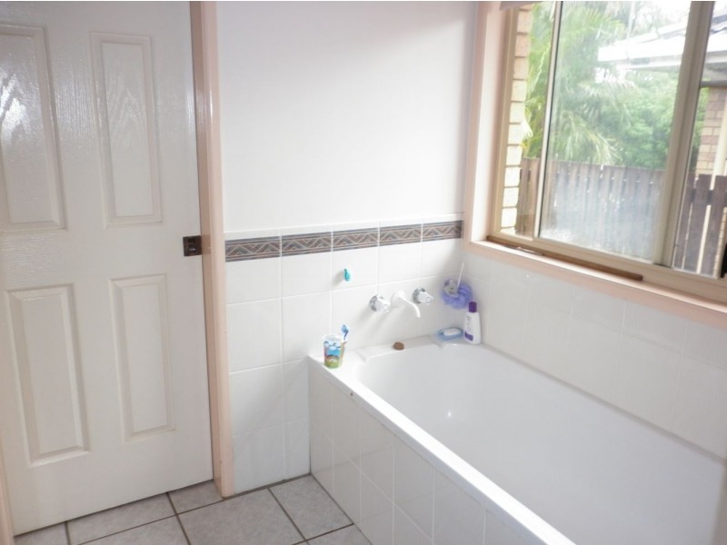 16 Dumfries Court, Beaconsfield QLD 4740