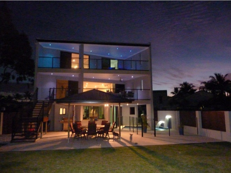 11 Pitt Street, Blacks Beach QLD 4740