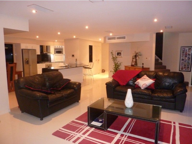 11 Pitt Street, Blacks Beach QLD 4740