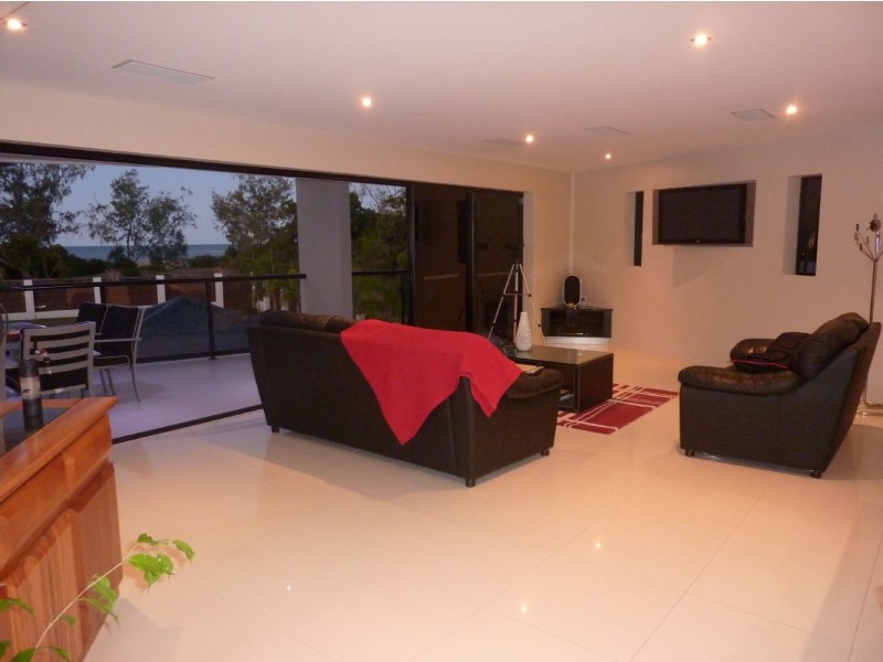 11 Pitt Street, Blacks Beach QLD 4740