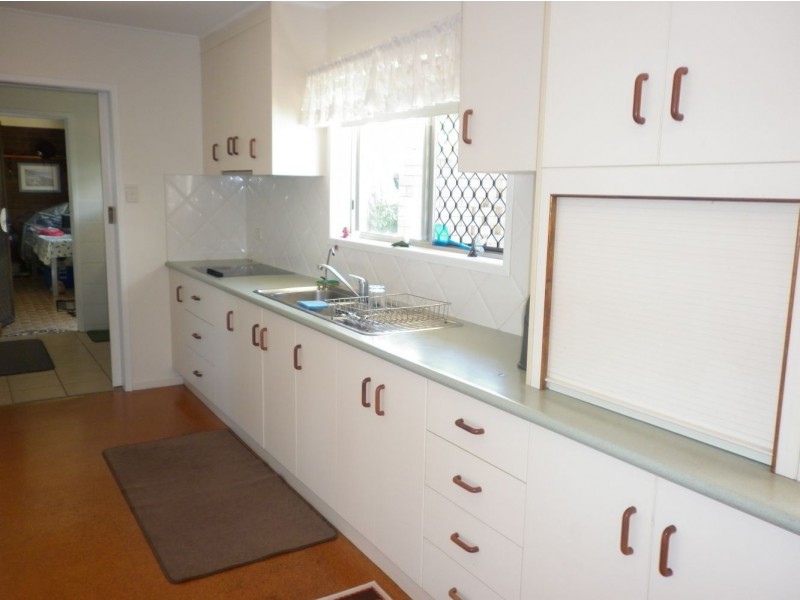 1 Barton Street, West Mackay QLD 4740