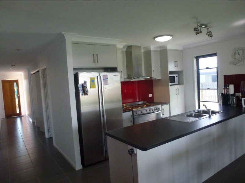 6 Montgomery Street, Rural View QLD 4740