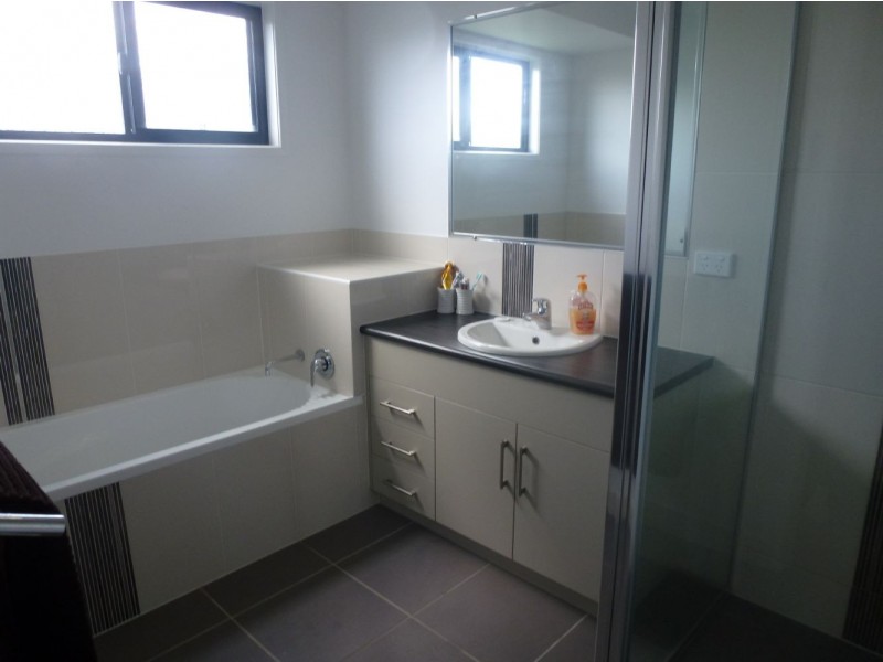 6 Montgomery Street, Rural View QLD 4740