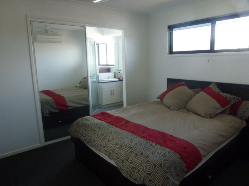 6 Montgomery Street, Rural View QLD 4740