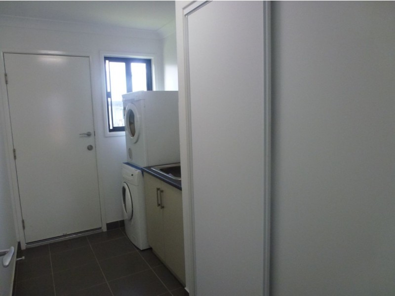 6 Montgomery Street, Rural View QLD 4740