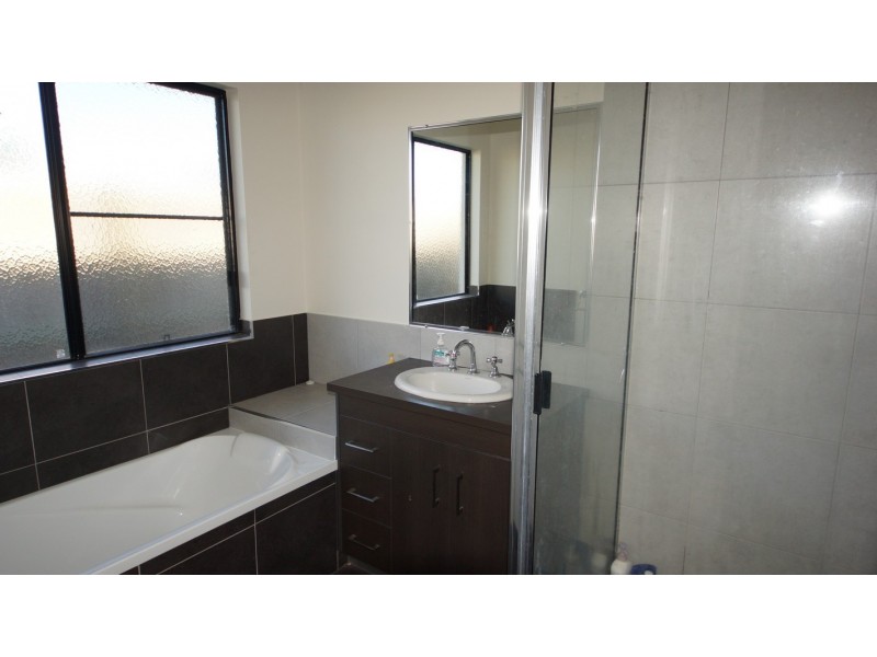 8 Sidon Court, Ooralea QLD 4740