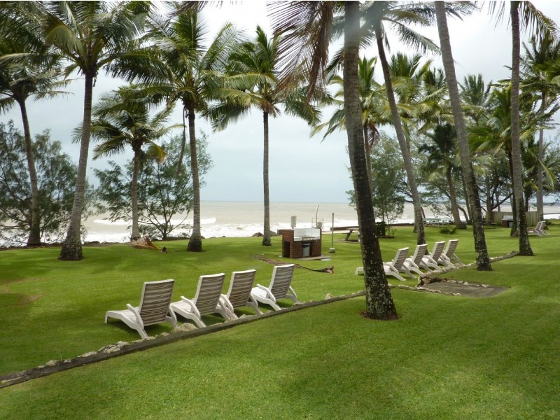 7A and 7B / 26 Bourke Street, Blacks Beach QLD 4740