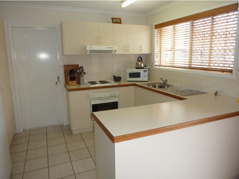 4/3 Ribbon Court, Glenella QLD 4740