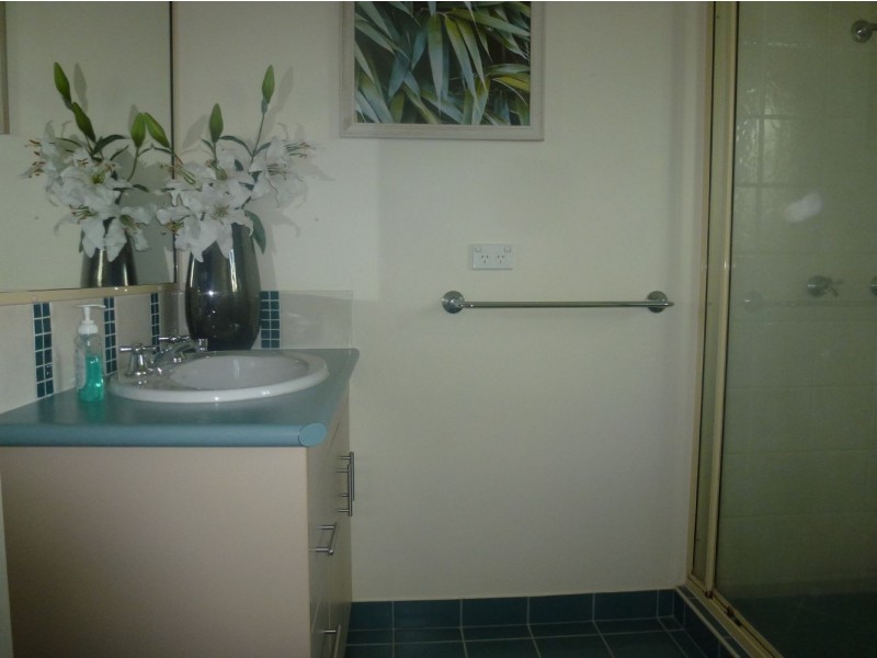 20 Eva Parade, Glenella QLD 4740
