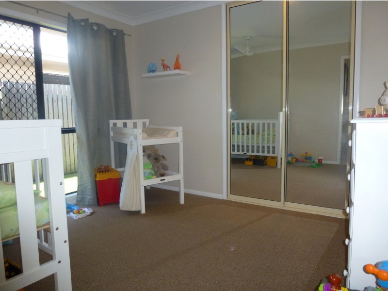 20 Eva Parade, Glenella QLD 4740