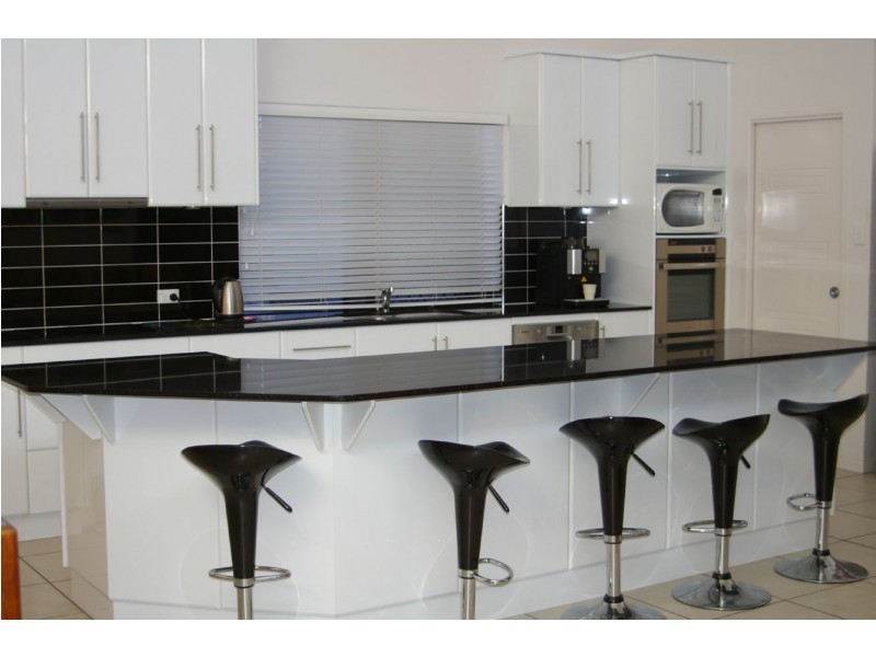 16 Gingham Street, Glenella QLD 4740