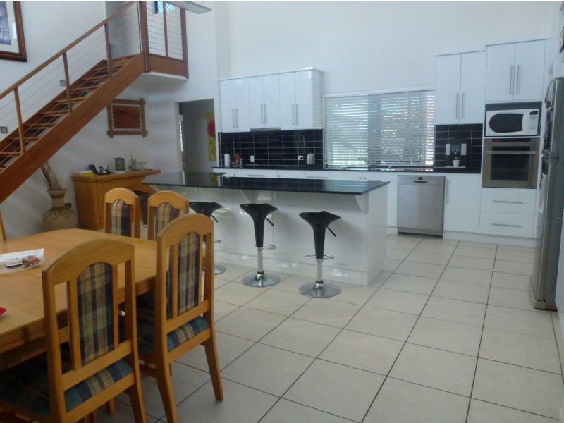 16 Gingham Street, Glenella QLD 4740