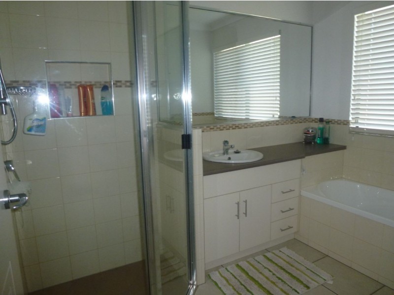 16 Gingham Street, Glenella QLD 4740