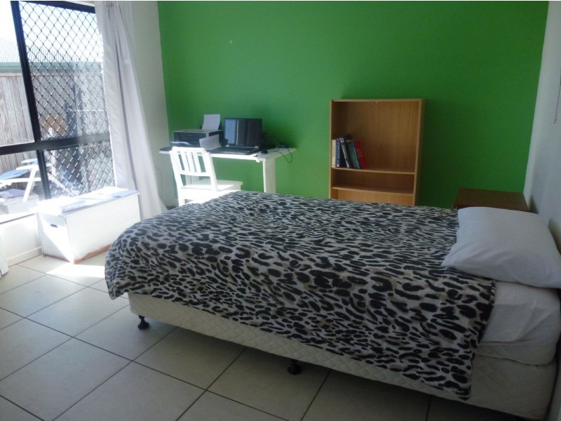 16 Gingham Street, Glenella QLD 4740