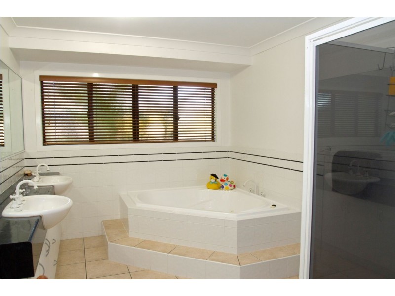 94 Wheeler Drive, Glenella QLD 4740
