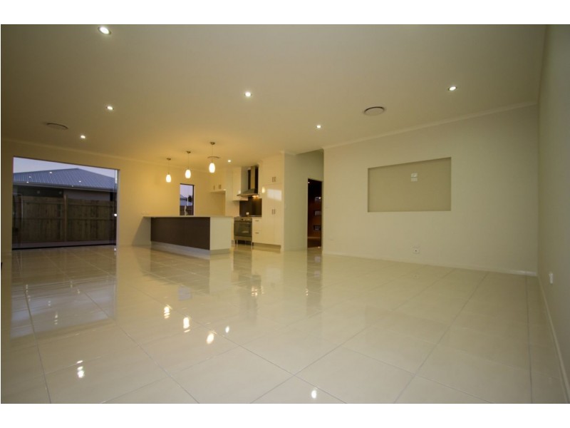 6 Yatay Street, Eimeo QLD 4740