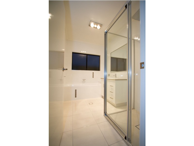 6 Yatay Street, Eimeo QLD 4740