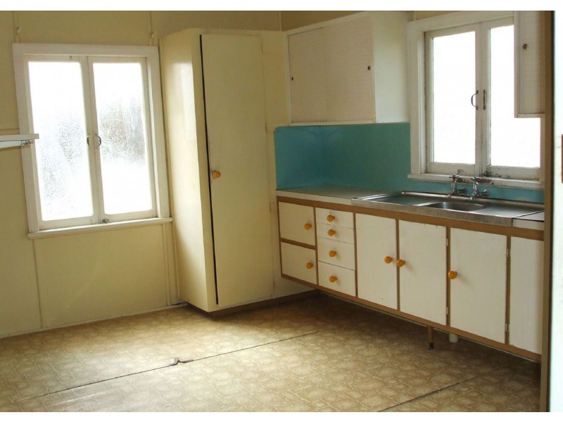 27 Bannister Street, Mackay QLD 4740