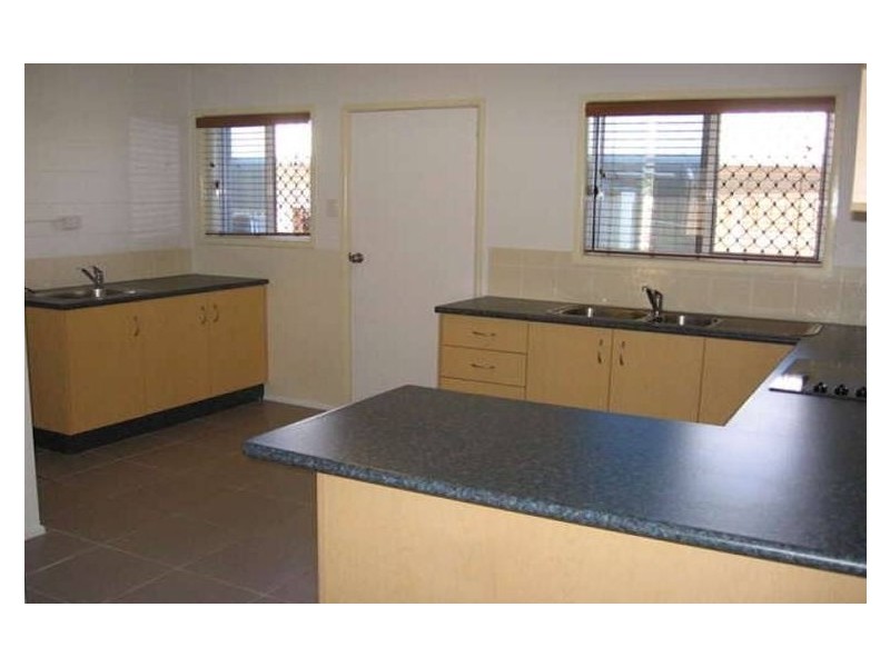 2/18 Meadow Street, North Mackay QLD 4740