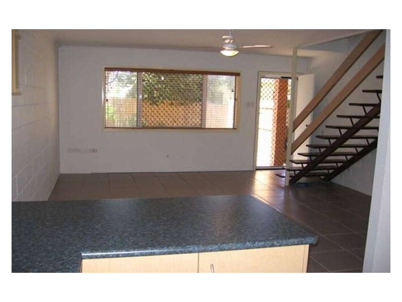 2/18 Meadow Street, North Mackay QLD 4740