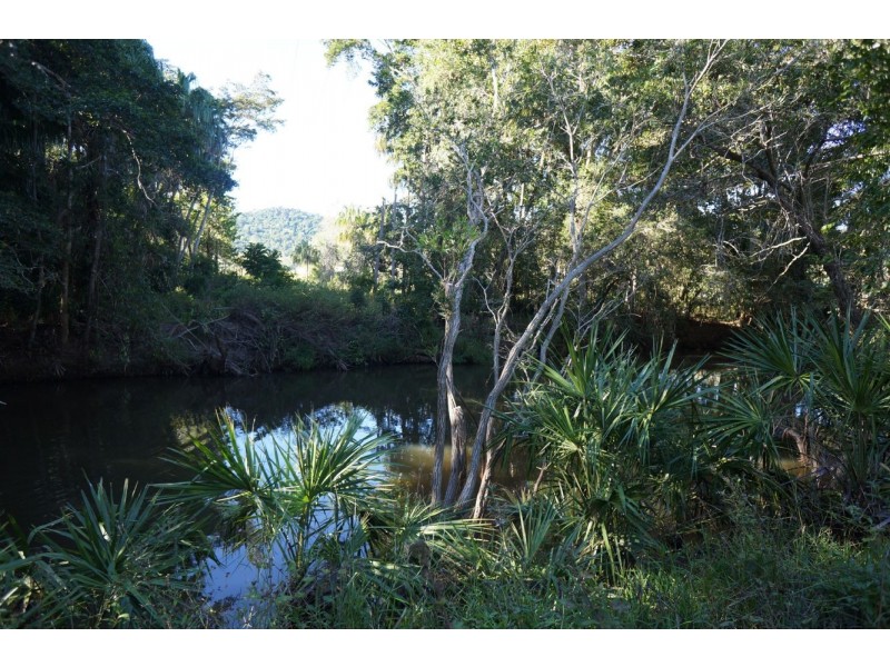 62 Cemetery Road, Sarina QLD 4737