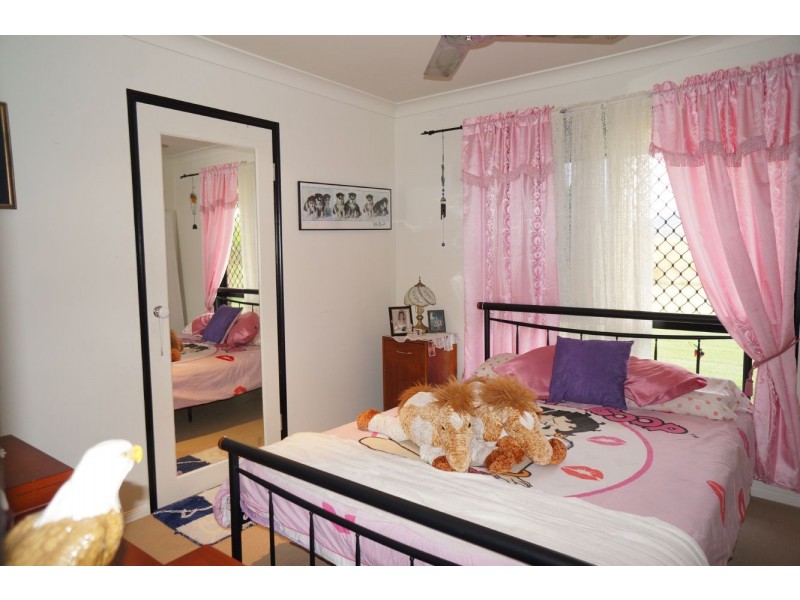 62 Cemetery Road, Sarina QLD 4737