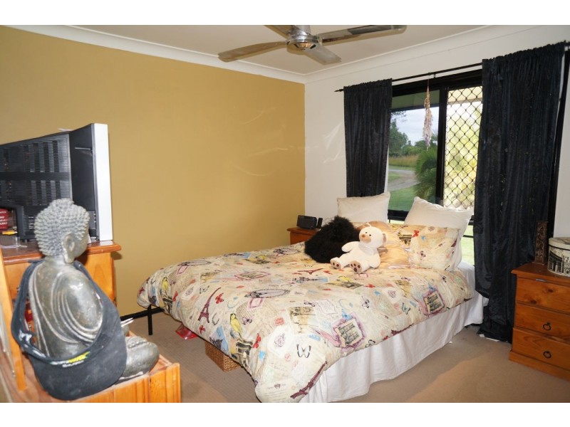 62 Cemetery Road, Sarina QLD 4737