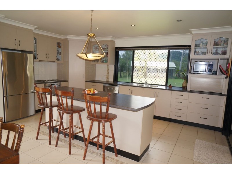 62 Cemetery Road, Sarina QLD 4737