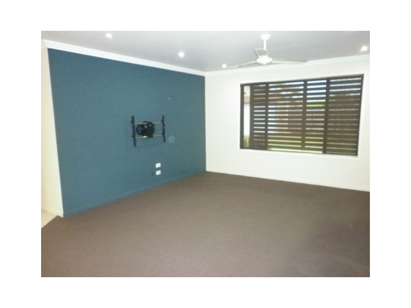3 Winifred Crescent, Ooralea QLD 4740