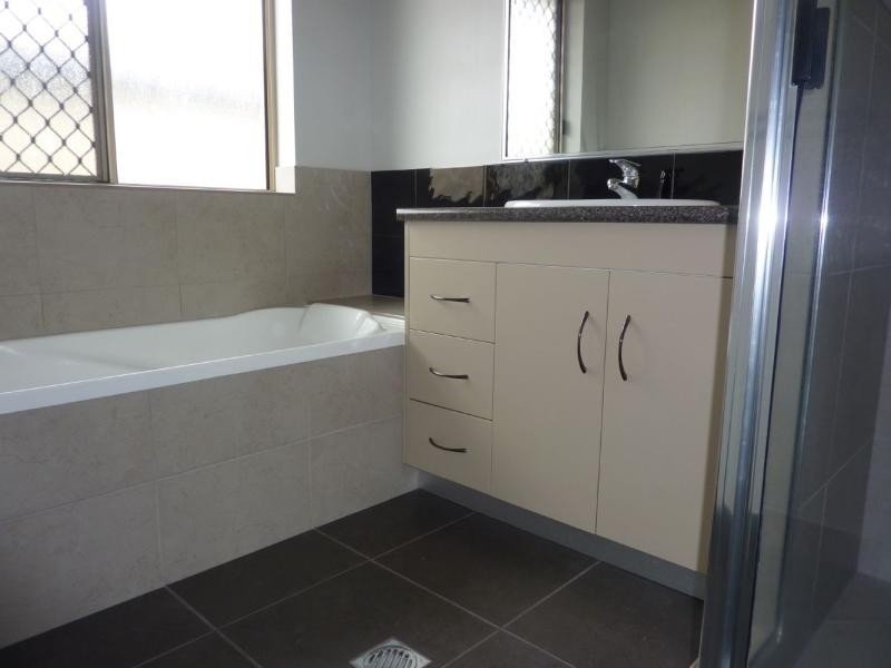 9 Lucy Court, Mirani QLD 4754