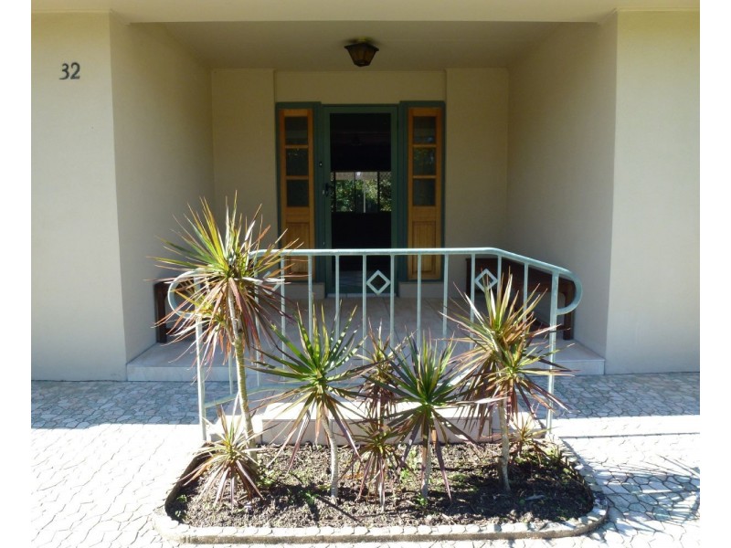 32 Lagoon Street, West Mackay QLD 4740