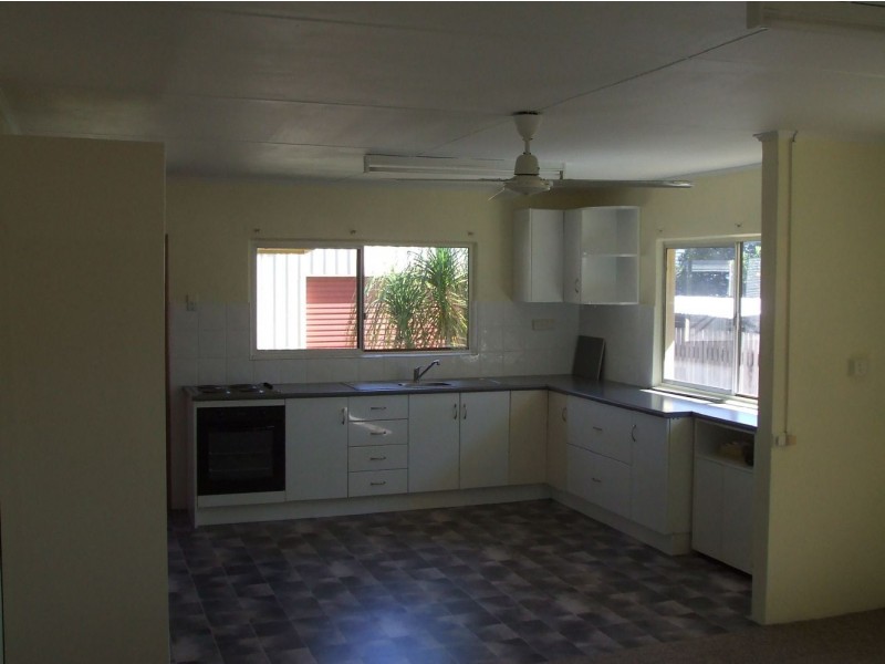 2 Drew Street, Finch Hatton QLD 4756