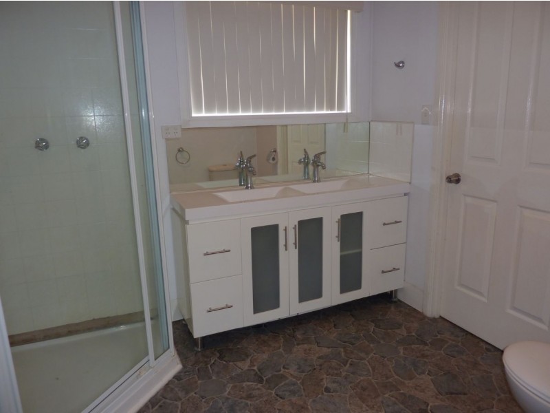 425 Shakespeare Street, West Mackay QLD 4740