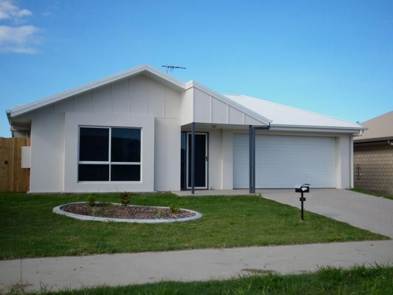 4 Helmsman Drive, Bucasia QLD 4750