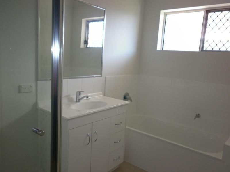4 Helmsman Drive, Bucasia QLD 4750