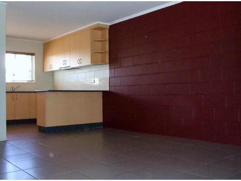 2/18 Meadow Street, North Mackay QLD 4740
