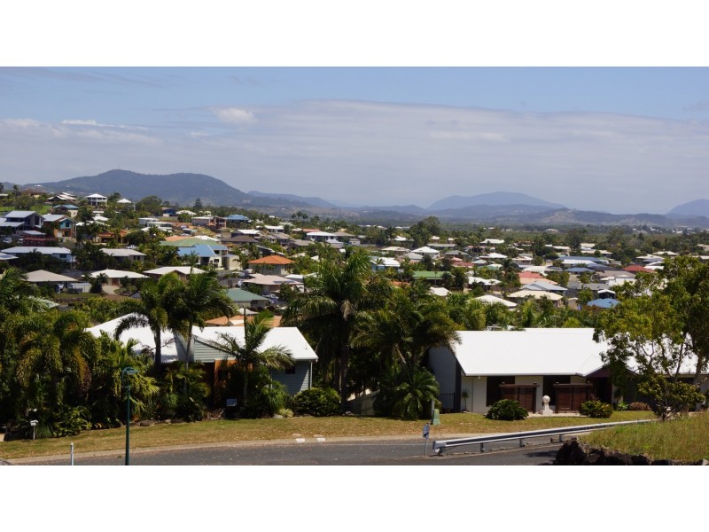 6 Rainbow Crescent, Blacks Beach QLD 4740