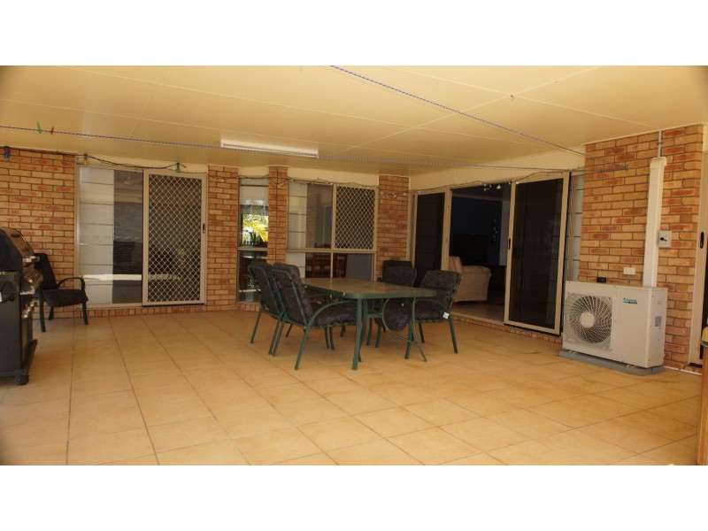 16 Dumfries Court, Beaconsfield QLD 4740