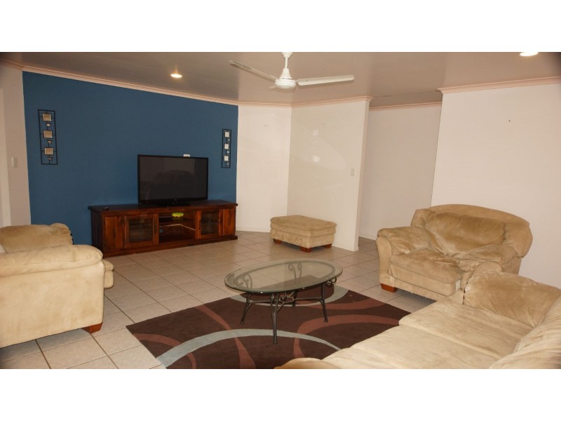 16 Dumfries Court, Beaconsfield QLD 4740