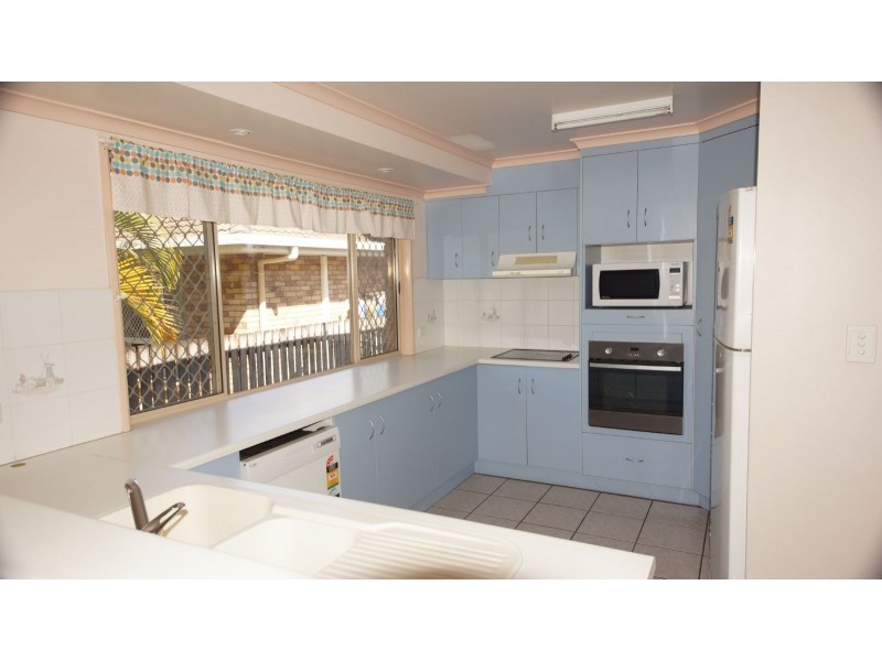 16 Dumfries Court, Beaconsfield QLD 4740