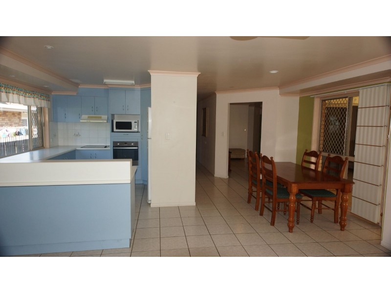 16 Dumfries Court, Beaconsfield QLD 4740