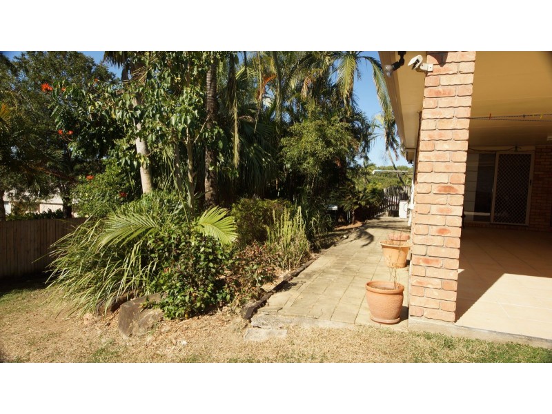16 Dumfries Court, Beaconsfield QLD 4740