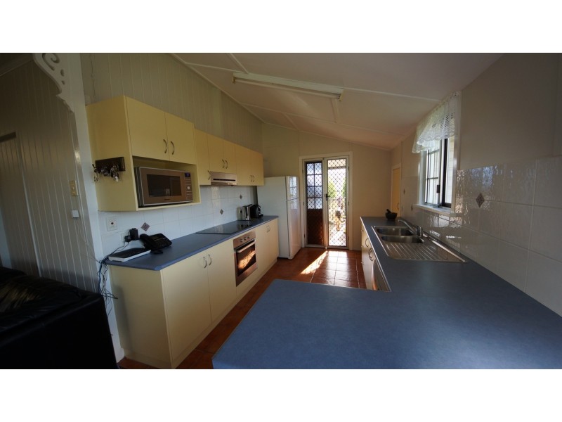 11 Sneyd Street, West Mackay QLD 4740