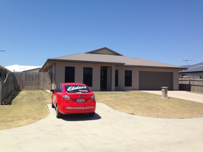 44 Dickens Avenue, Ooralea QLD 4740