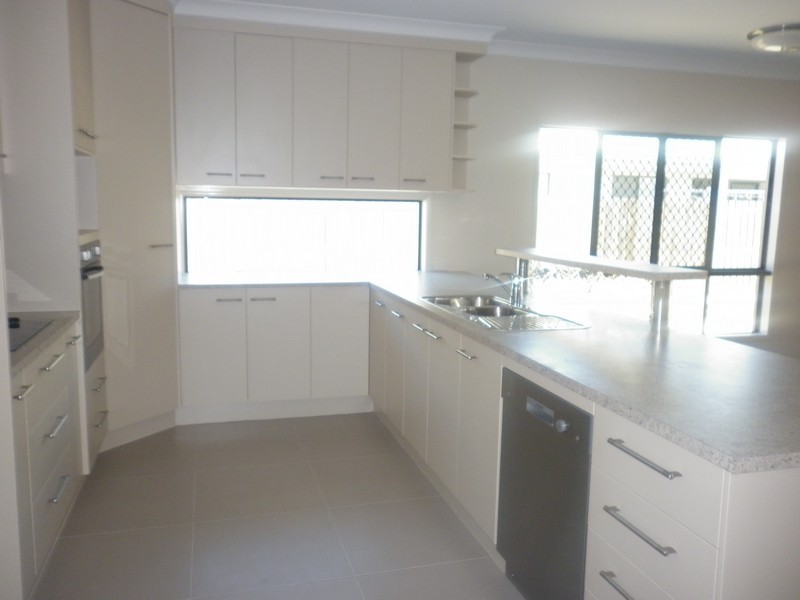 44 Dickens Avenue, Ooralea QLD 4740