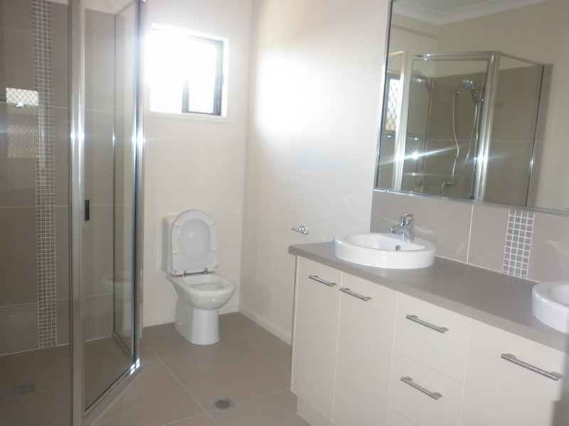 44 Dickens Avenue, Ooralea QLD 4740