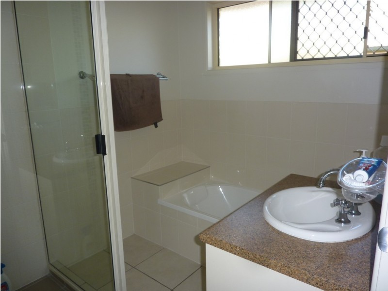 10 Border Street, Glenella QLD 4740