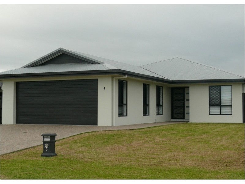 9 Lancaster Way, Ooralea QLD 4740