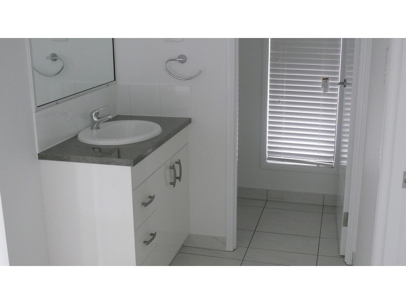 9 Lancaster Way, Ooralea QLD 4740