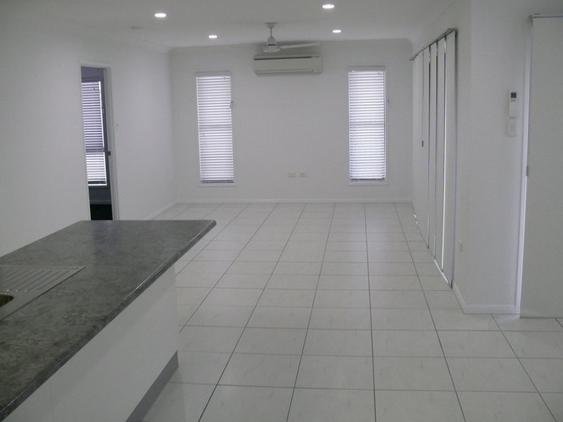 9 Lancaster Way, Ooralea QLD 4740